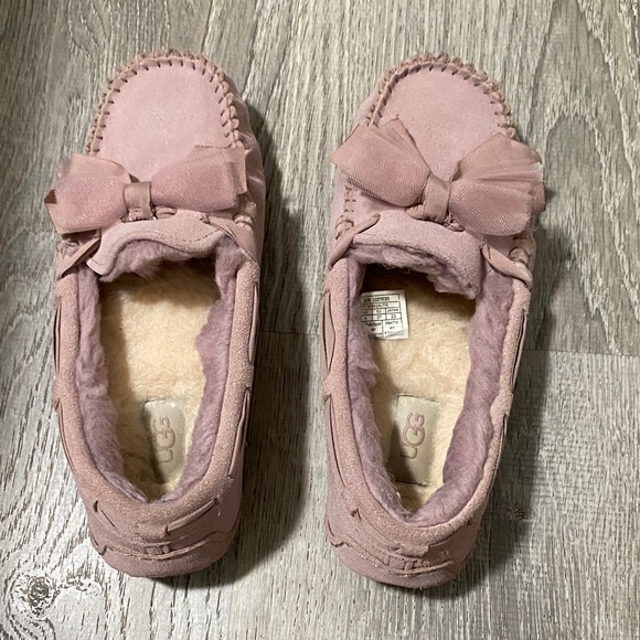 UGG Dakota Kids Pink Slippers size 6 - Picture 3 of 7